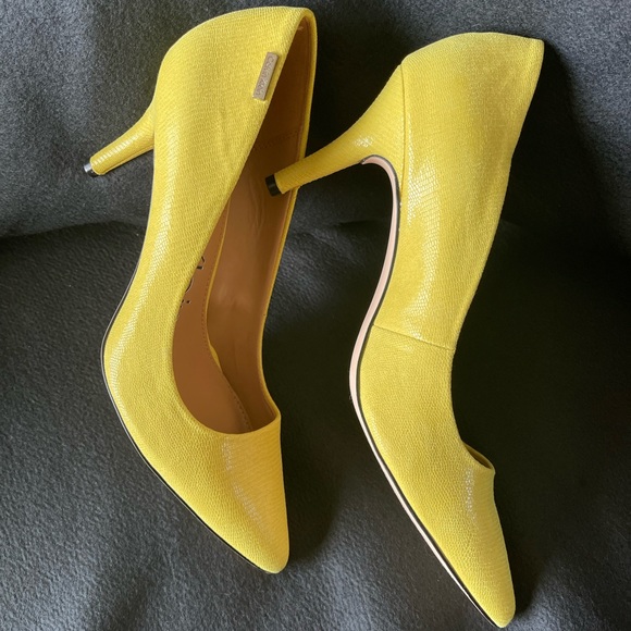 Spring Yellow Classic Pump Size 10,  Pointed Toe Reptile Textured Skin 3” Heel - Picture 8 of 8